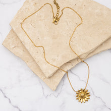 Load image into Gallery viewer, Sunflower 18k gold plated necklace