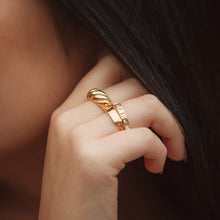 Load image into Gallery viewer, Shannon 18k gold plated twist rope ring
