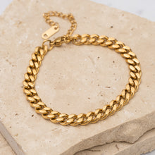 Load image into Gallery viewer, Malia 18k gold plated cuban chain bracelet
