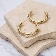 Load image into Gallery viewer, Ayla 18k gold plated glass pearl earrings
