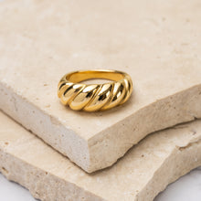 Load image into Gallery viewer, Shannon 18k gold plated twist rope ring
